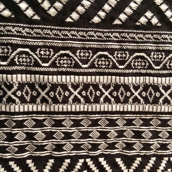 Black and White Tribal Knit Top - Picture 2 of 3